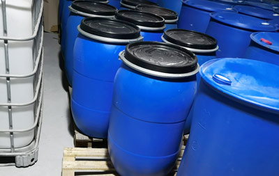 Tại sao lớp sơn phủ đá của tôi lại chuyển sang màu trắng?